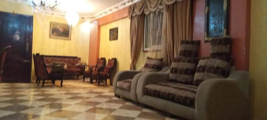 شقه مفروش خطوات من البحر *
